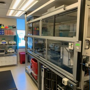Tecan EVO Version 2 200 8 Tip Air DITI Liquid Handling Robot with Roma Arm, Carousel and 96/384 MCA Head. Research, pharma,clinical liquid handler. - Image 1