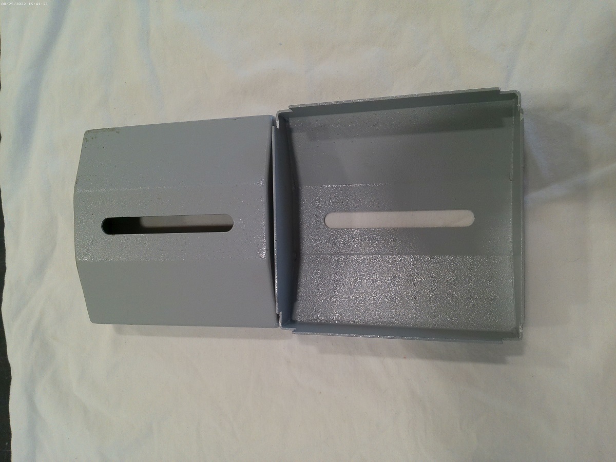 Tecan 10613030 Slotted Cover for DiTi Waste Chute, LiHa, for use with Lower DiTi Eject (Painted) - Image 1