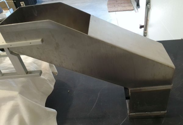 Tecan DiTi Carrier, 3-Position, MCA DiTi Tips, with Waste Chute. Very usefull when doing offset pipetting (when picking up rows and columns, 8 or 12 tips). Allows disposal of the tip box when not re-racking tips. NPN0363